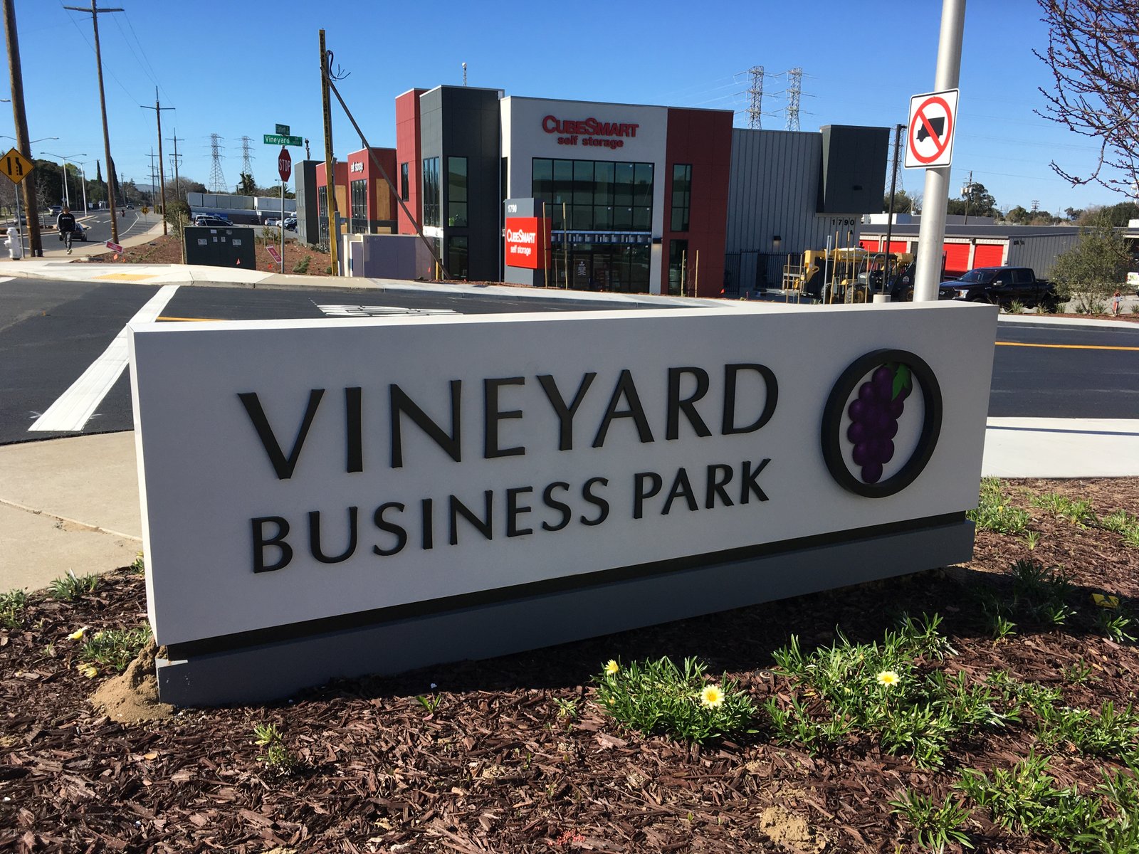 Vineyard Business Park monument sign full view